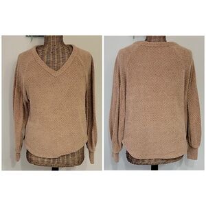 Hollister Soft Fuzzy Tan V-Neck Pullover Sweater High Low Bell Sleeve Women XS